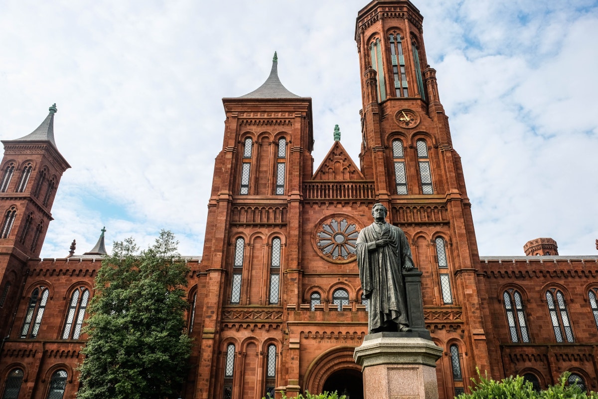 Smithsonian Statue